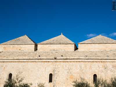 ...di cui in Puglia sono ancora intatti pochi esempi: tra questi San Benedetto a Conversano e San Francesco a Trani